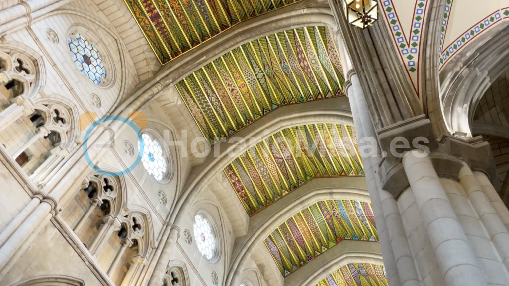 Techo interior de la Catedral Almudena Madrid