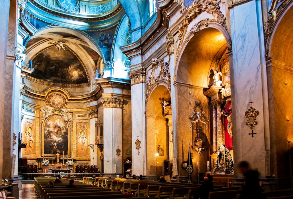 Interior Basílica Pontificia de San Miguel Madrid Centro